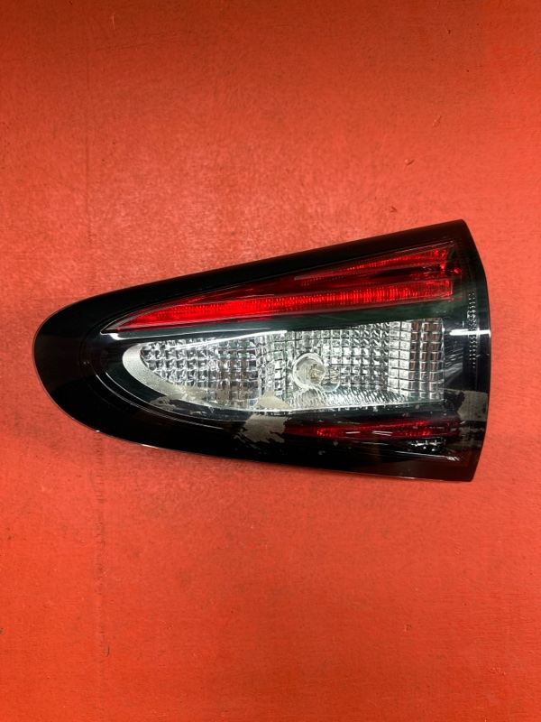 Стоп-вставка Toyota Sienta NSP170G 2NR-FKE 2020 ПРОБЕГ 52.000 КМ !!! правая