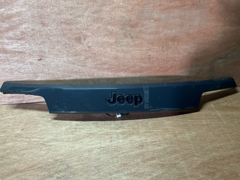 Накладка багажника Jeep Grand Cherokee WK2 ERC 3.6 2018 ПРОБЕГ 39500 КМ !!!!