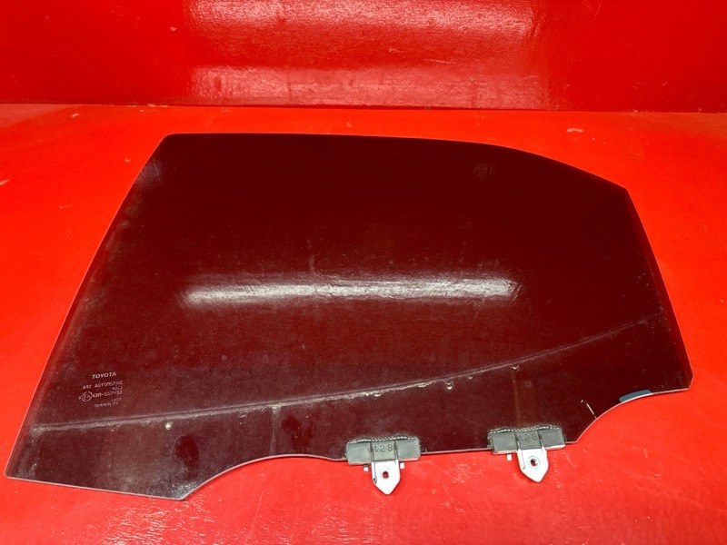 Стекло боковое Toyota Yaris KSP210 1KR 2022 заднее левое
