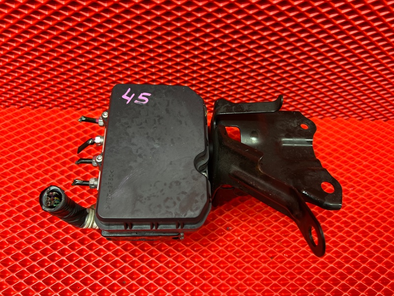 Блок abs Toyota Spade NSP141 2016