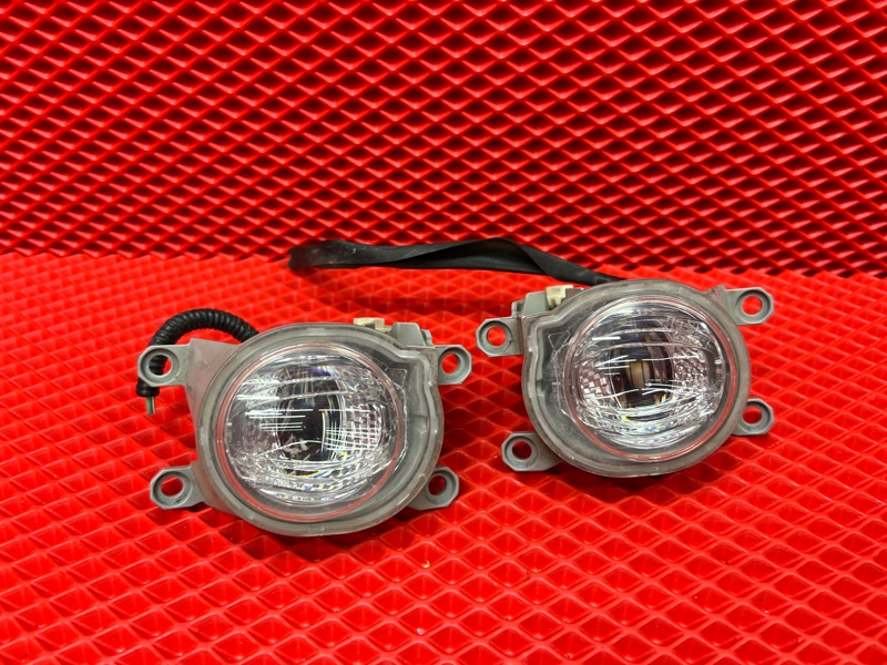 Противотуманная фара Toyota Corolla ZWE211 2ZR-FXE 2021