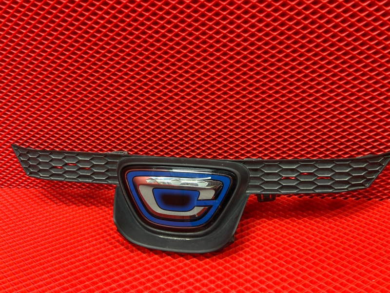 Решетка радиатора Toyota Corolla ZWE211 2ZR-FXE 2021