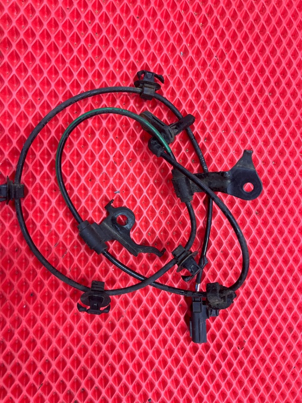 Датчик abs Toyota Yaris Cross MXPJ15 M15A-1NM-1MM 2020 передний левый