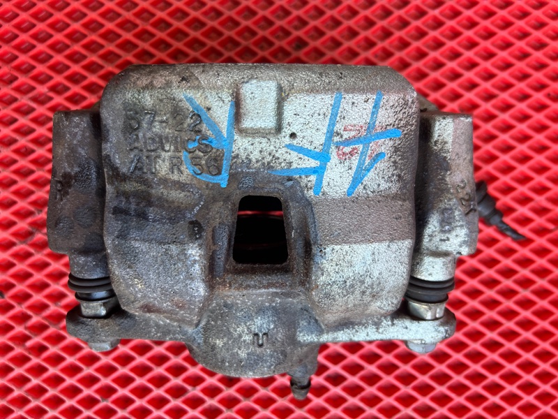 Суппорт Toyota Yaris Cross MXPJ15 M15A-1NM-1MM 2020 передний правый