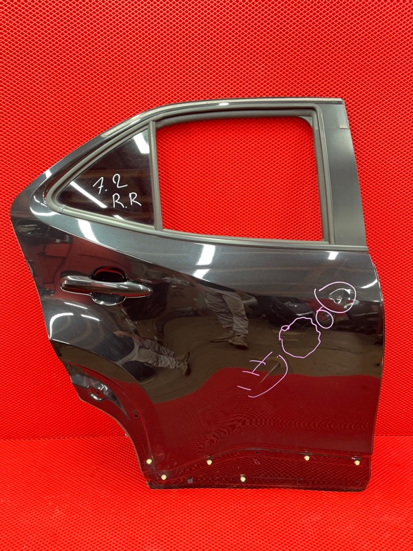 Дверь Toyota Yaris Cross MXPJ15 M15A-1NM-1MM 2020 задняя правая