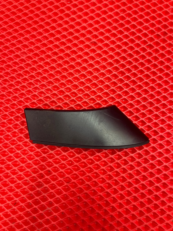 Накладка стойки лобового стекла Toyota Yaris Cross MXPJ15 M15A-1NM-1MM 2020 правая