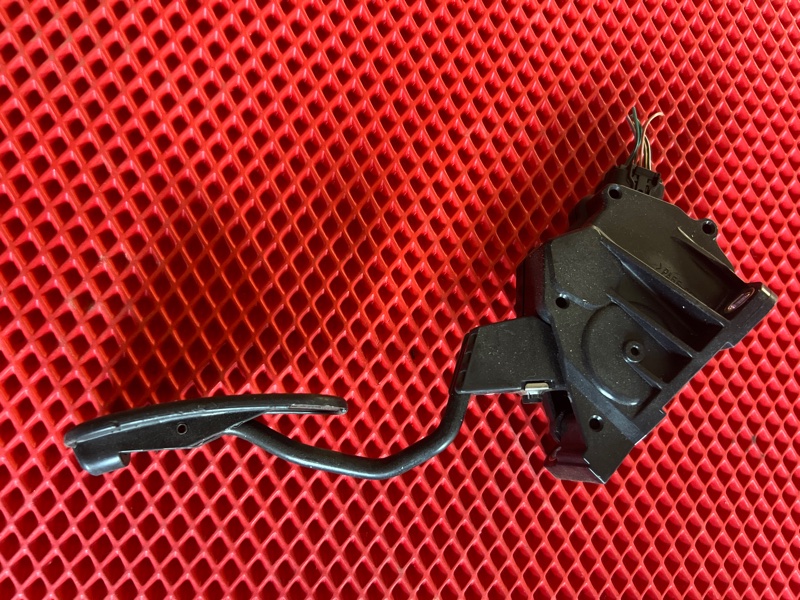 Запчасть педаль газа Lexus is250 2012 Пробег 76032 GSE20 4GR ( 2499 cc ) 78110-53012 контрактная Педаль газа Lexus is250 2012 Пробег 76032 GSE20 4GR ( 2499 cc ) 78110-53012 контрактная