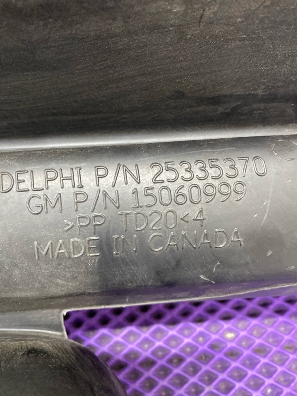 Патрубок воздушного фильтра ESCALADE 2006 ПРОБЕГ 67 000 GMT820 LQ9 6.0L