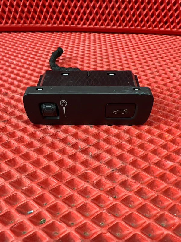 Кнопка открывания багажника VOLVO XC40 2018 ПРОБЕГ 17302км!!!! XB420XC B4204T18 31443873 контрактная