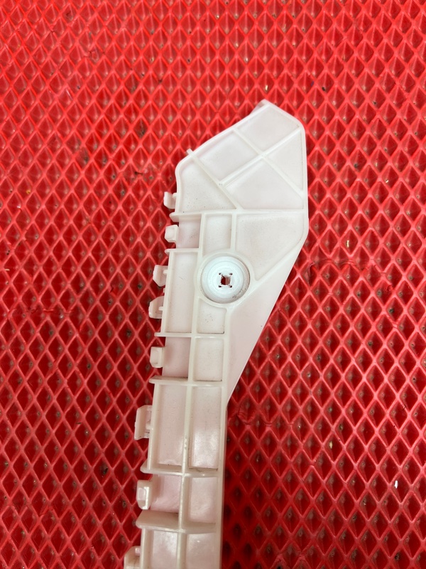 Крепление бампера заднее левое ECLIPSE CROSS 2018 GK1W 4B40