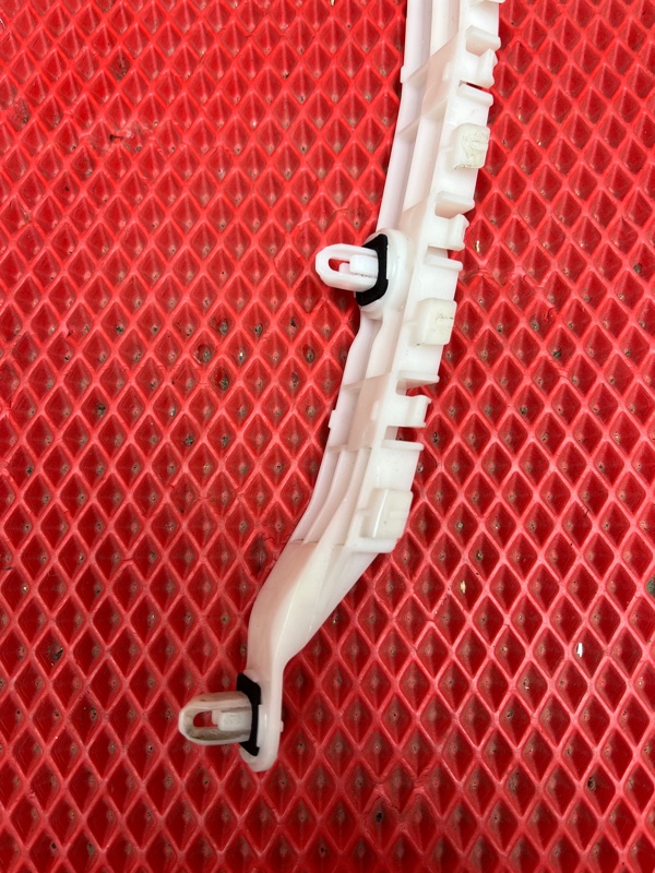 Крепление бампера заднее левое ECLIPSE CROSS 2018 GK1W 4B40