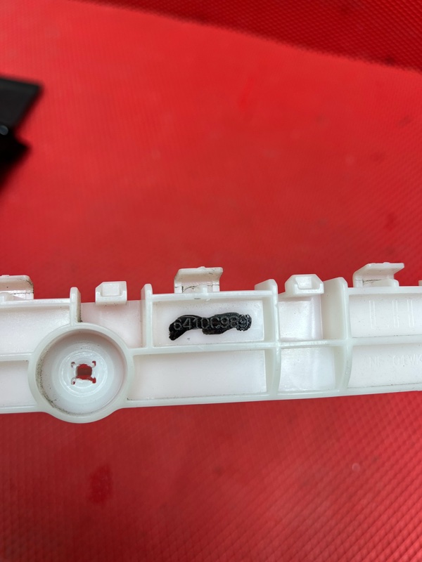 Крепление бампера заднее левое ECLIPSE CROSS 2018 GK1W 4B40