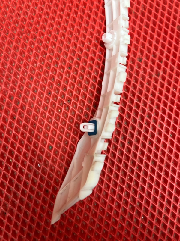 Крепление бампера заднее правое ECLIPSE CROSS 2018 GK1W 4B40