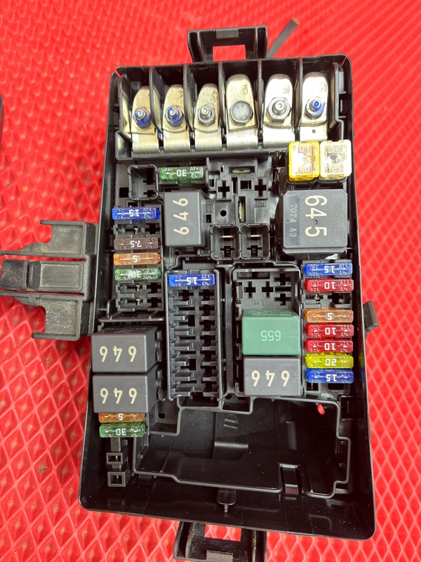 Блок предохранителей под капот Q2 2017 ABA-GACHZ CHZJ