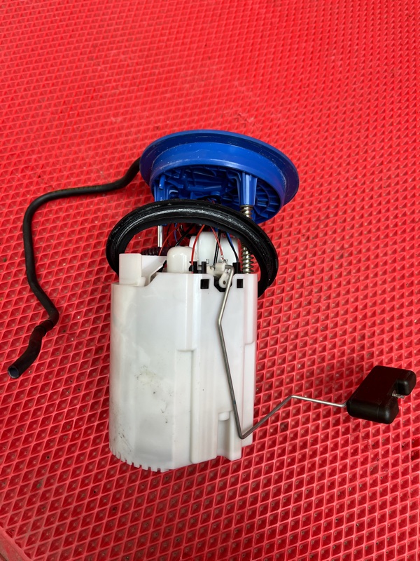 Топливный насос AUDI Q2 2017 ABA-GACHZ CHZJ 5Q0919051BF контрактная