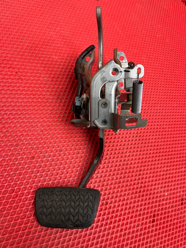 Педаль тормоза TOYOTA CROWN 2019 Цвет 202 (черный) AZSH20 A25A-FXS 47110-50170 контрактная