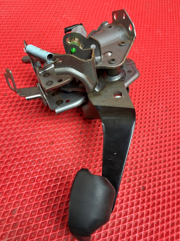 Педаль тормоза CROWN 2019 Цвет 202 (черный) AZSH20 A25A-FXS