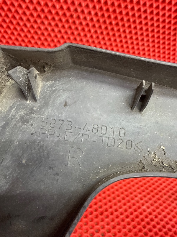 Накладка на крыло задняя правая RX270 2013 AGL10 1AR-FE Накладка на крыло задняя правая RX270 2013 AGL10 1AR-FE