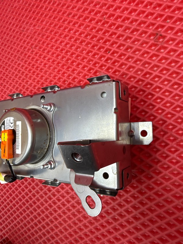 Подушка безопасности TOYOTA COROLLA ZWE211 2ZR-FXE