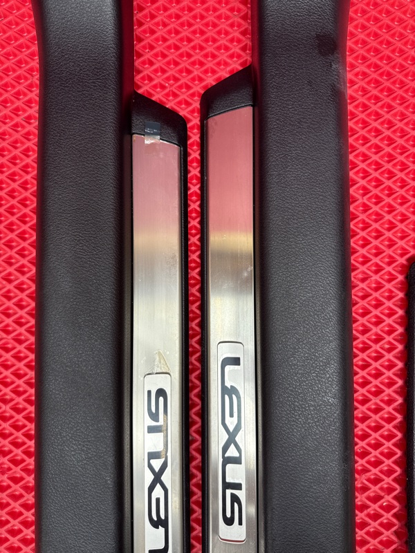 Накладка на порог салона GS300H 2014 Пробег 61384 км. AWL10 2AR-FSE (2500 сс)