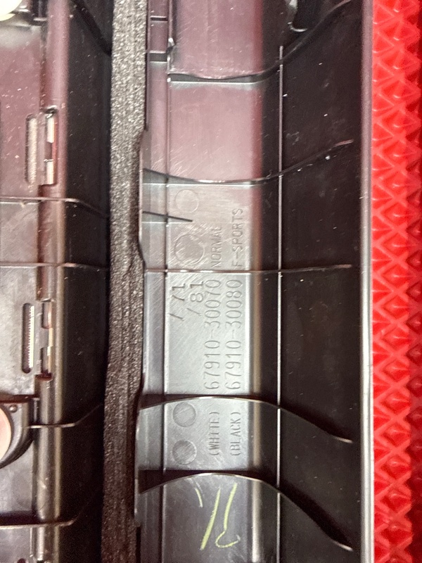 Накладка на порог салона GS300H 2014 Пробег 61384 км. AWL10 2AR-FSE (2500 сс)