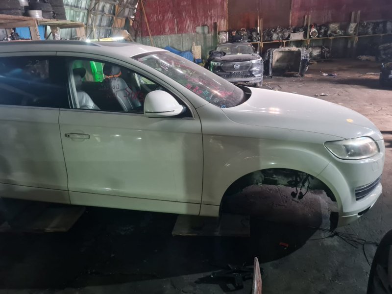 Автомобиль AUDI Q7 4L BAR 4.2 2007 года в разбор