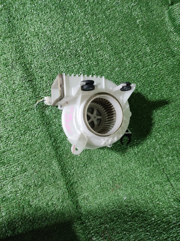 Мотор охлаждения батареи Lexus CT200h 2011 ZWA10 2ZRFXE контрактная