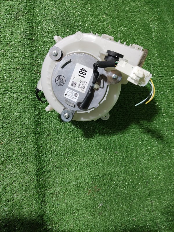 Мотор охлаждения батареи Lexus CT200h ZWA10 2ZRFXE