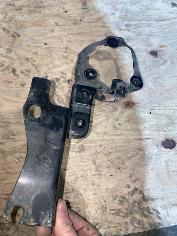 Крепление инвертора CT200h 2011 ZWA10 2ZRFXE