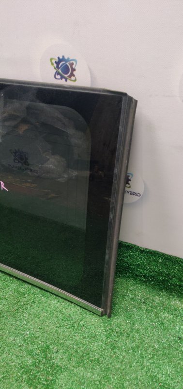 Стекло собачника заднее правое Esquire 2014 ZWR80 2ZRFXE