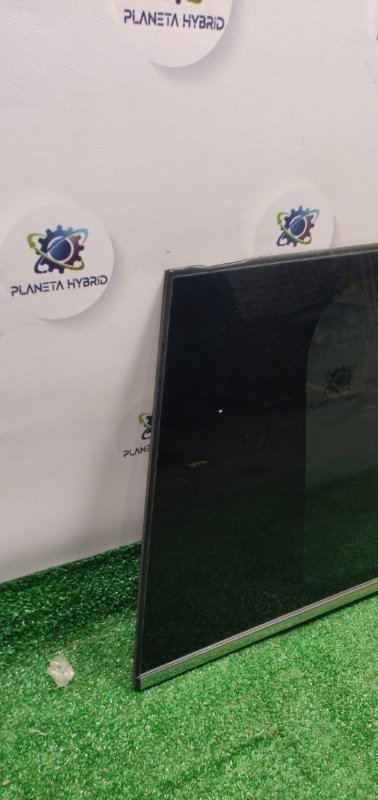 Стекло собачника заднее правое Toyota Esquire ZWR80 2ZRFXE