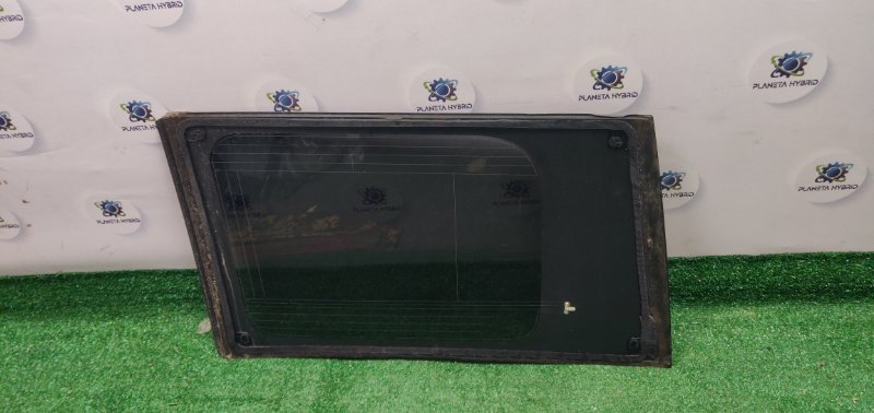 Стекло собачника заднее правое Esquire 2014 ZWR80 2ZRFXE