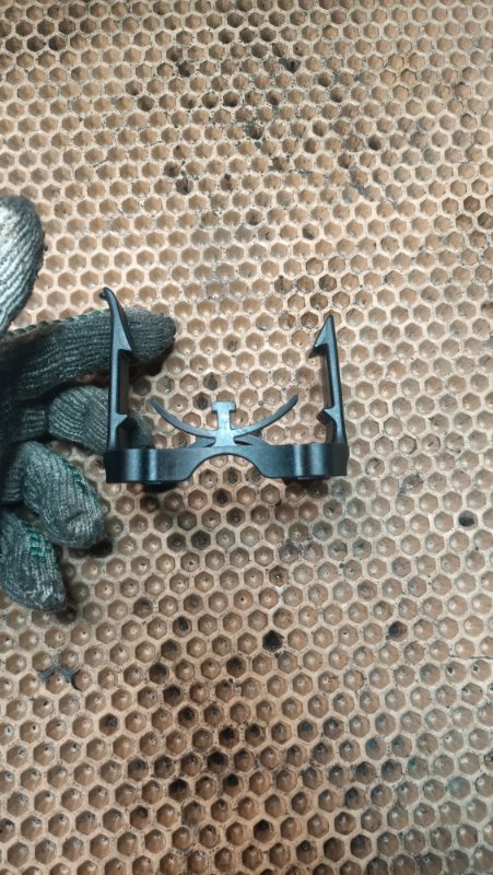 Кронштейн Volkswagen Golf 5K1 CAXA Кронштейн Volkswagen Golf 5K1 CAXA