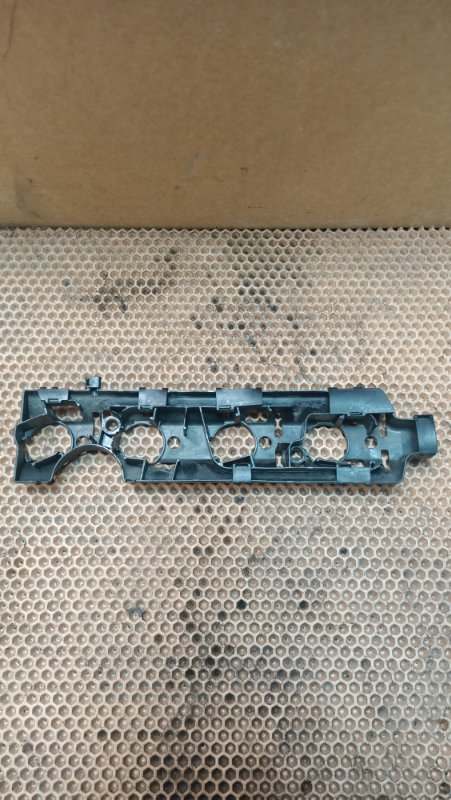 Запчасть кронштейн Volkswagen Golf 5K1 CAXA 036971815A контрактная Кронштейн Volkswagen Golf 5K1 CAXA 036971815A контрактная