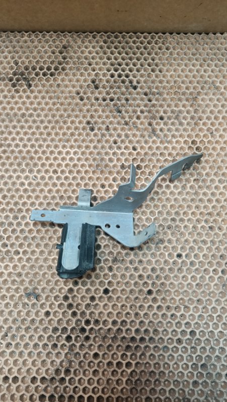 Кронштейн Golf 5K1 CAXA