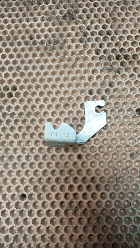 Кронштейн Volkswagen Golf 5K1 CAXA