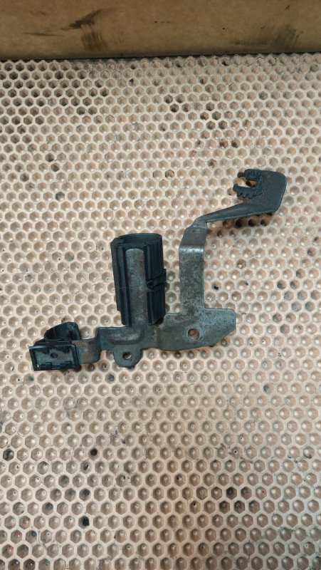 Запчасть кронштейн Skoda Octavia A5 BSE 06A971804J контрактная Кронштейн Skoda Octavia A5 BSE 06A971804J контрактная