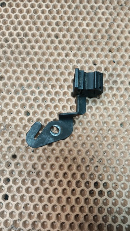 Запчасть кронштейн Skoda Octavia A5 BSE A971502F контрактная Кронштейн Skoda Octavia A5 BSE A971502F контрактная