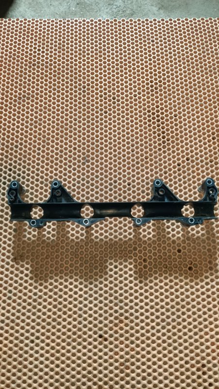 Кронштейн Volkswagen Passat B6 BVY 06D133340 контрактная