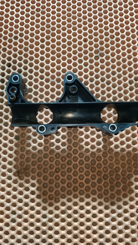 Кронштейн Passat B6 BVY