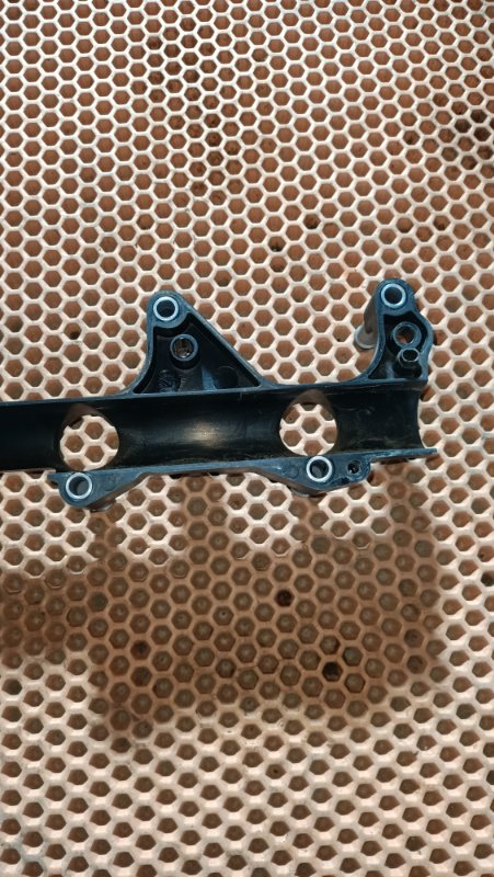 Кронштейн Volkswagen Passat B6 BVY