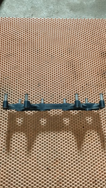 Кронштейн Passat B6 BVY