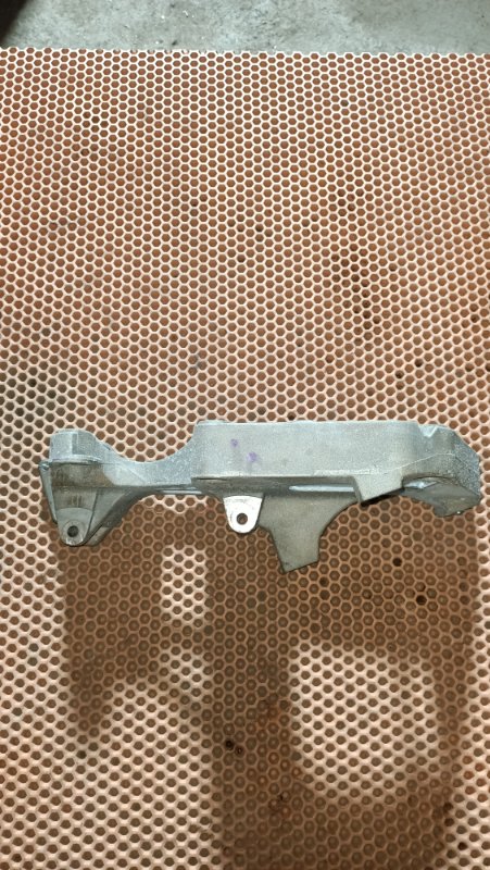 Кронштейн Passat B6 BVY Кронштейн Passat B6 BVY