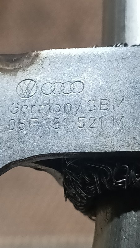 Трубка картерных газов Passat B6 BVY