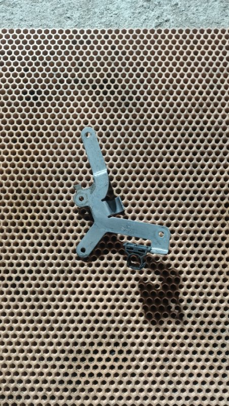 Кронштейн Volkswagen Passat B6 BVY 06F971502P контрактная