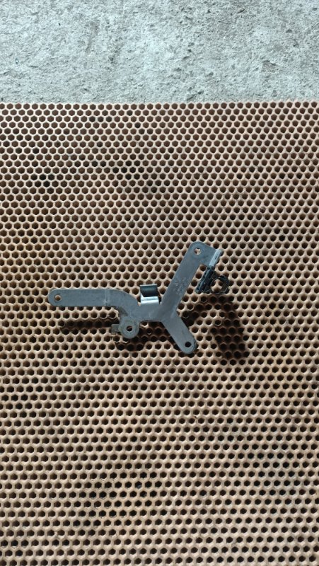 Кронштейн Volkswagen Passat B6 BVY