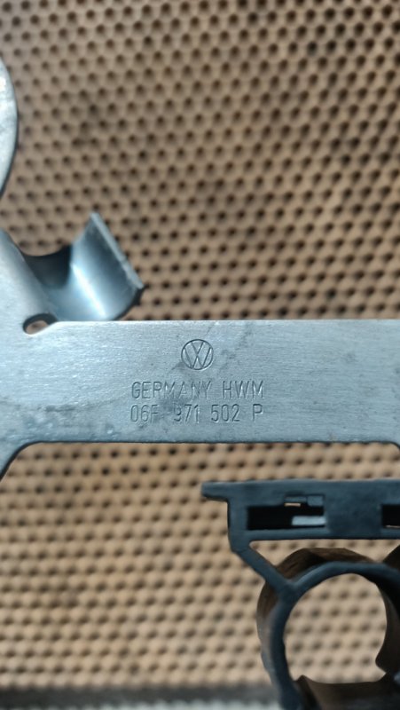 Кронштейн Passat B6 BVY