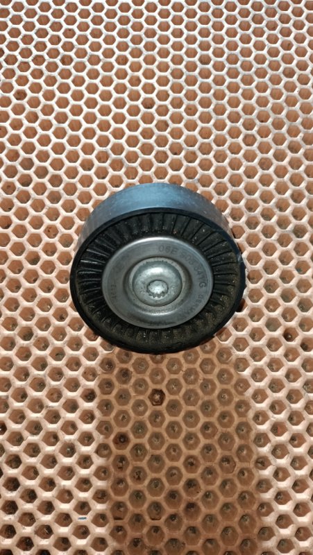 Ролик обводной навесного оборудования Audi A6 C7 CHV 06E903341G контрактная