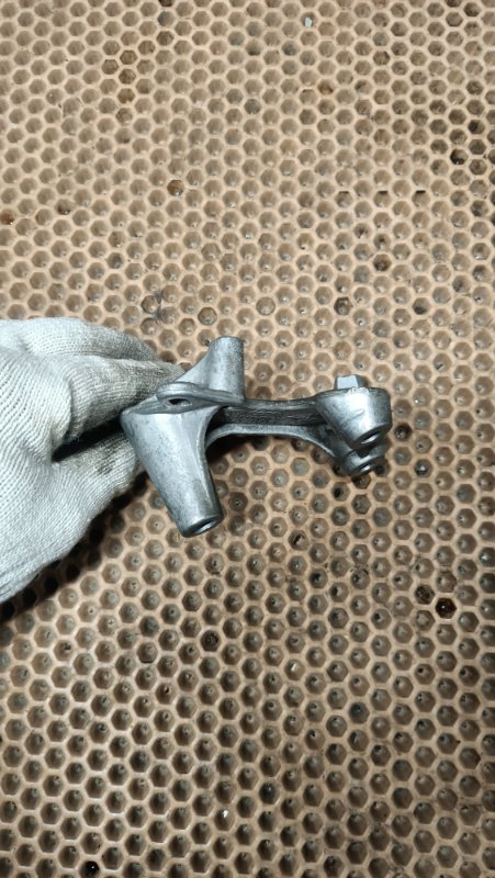 Кронштейн Passat B6 BSE