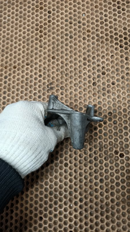 Кронштейн Passat B6 BSE